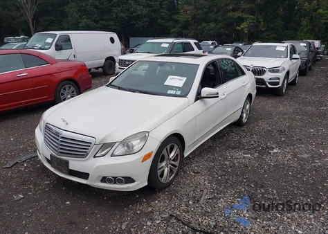 2010 Mercedes-Benz E 350 4Matic z USA, uszkodzony, nr VIN WDDHF8HB3AA145136